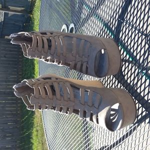 Guess tan platform gladiator shoes women's size 8.5